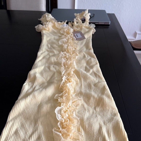 Meshki lemon Ruffle Top - Picture 4 of 5